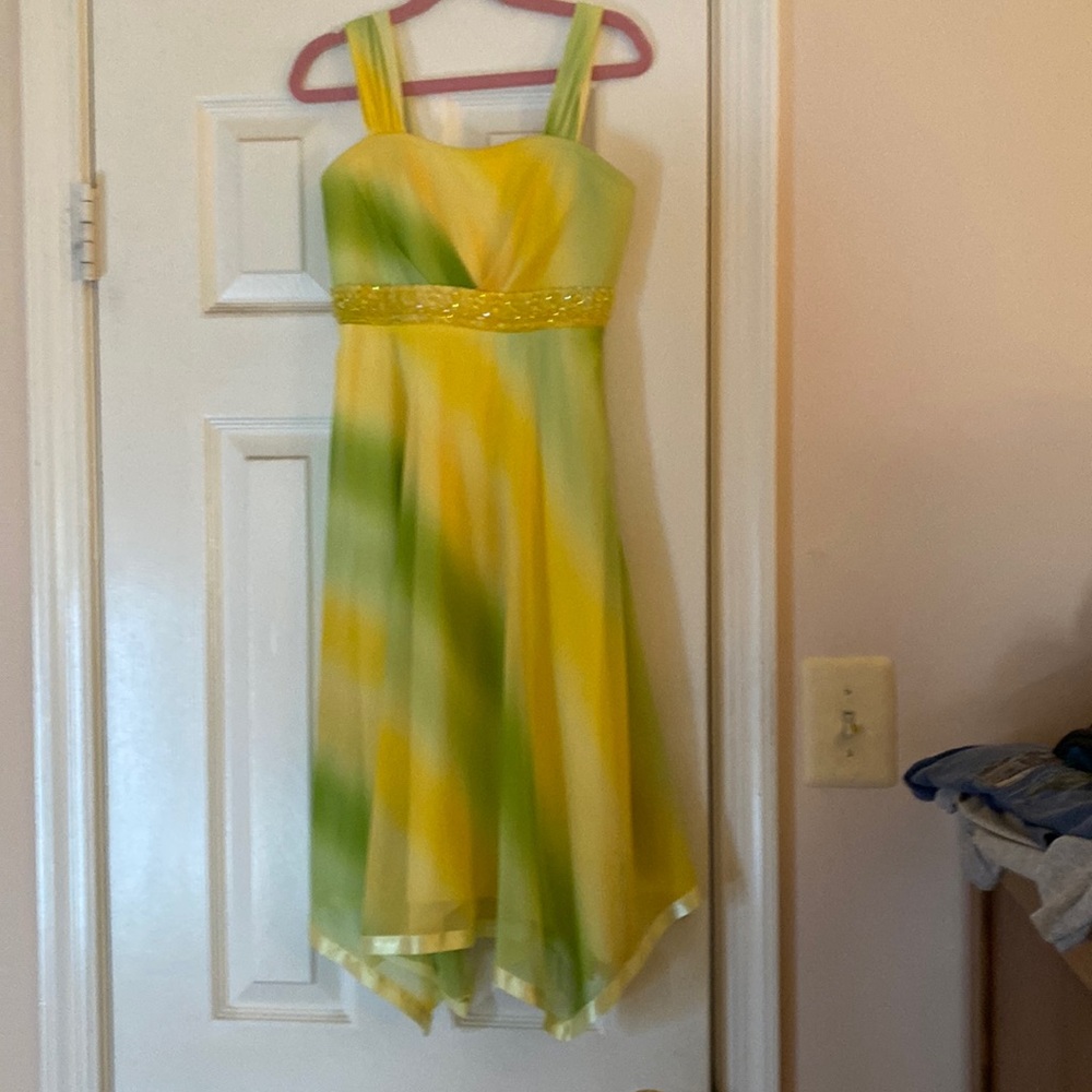 Bought at Macy’s years ago. A few wears but in great shape. 100% poly. Straps.